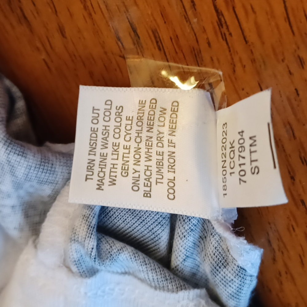 V Neck pattern top - Picture 8 of 8